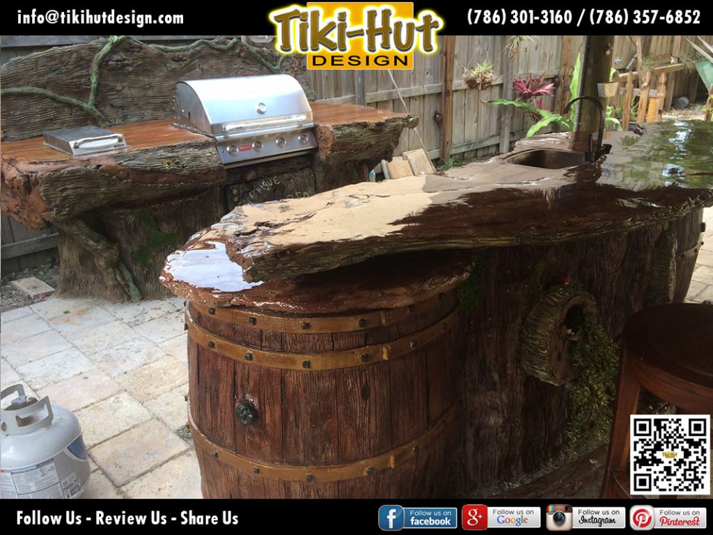Custom-Tiki-bar-and-outdoor-kitchen-by-Tiki-Hut-Design-of-Miami